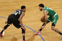 开云下载-日本队鏖战韩国队，黄鸭组合刷新纪录