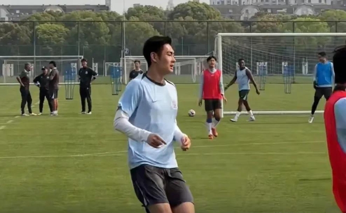上海申花队教练组加强战术训练备战下一场比赛的简单介绍