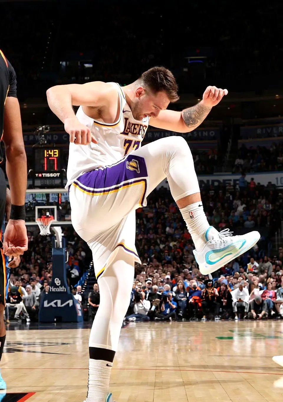 湖人翻盘土耳其男篮,利拉德送出助攻的简单介绍 湖人翻盘土耳其男篮,利拉德送出助攻的简单介绍