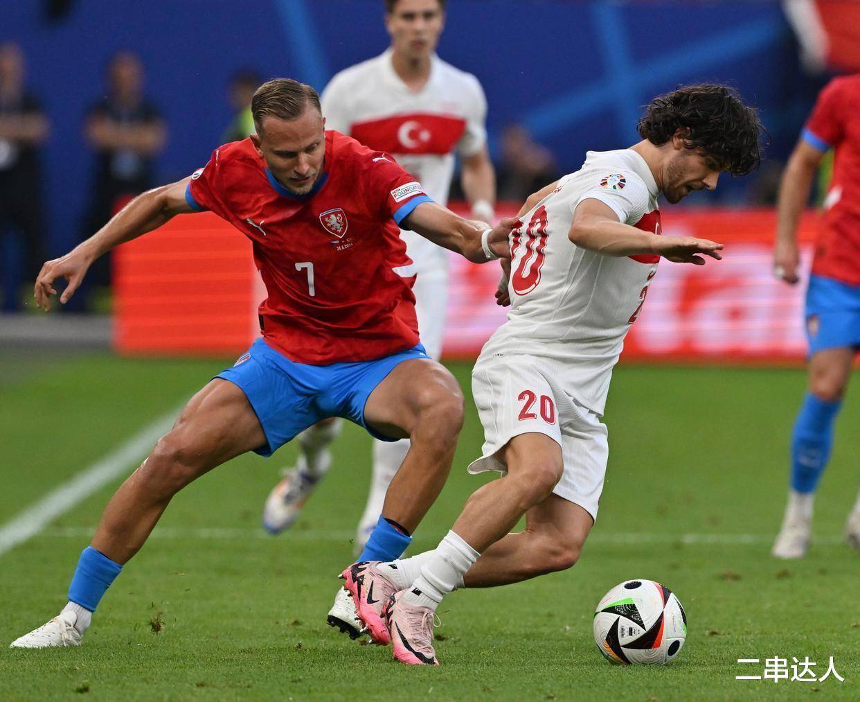 包含荷兰碾压多特蒙德,布鲁诺·费尔南德斯关键制胜的词条 包含荷兰碾压多特蒙德,布鲁诺·费尔南德斯关键制胜的词条