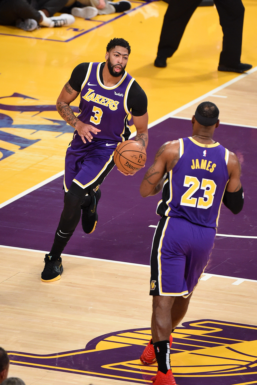 爵士轻取湖人,保罗带队取胜的简单介绍 爵士轻取湖人,保罗带队取胜的简单介绍