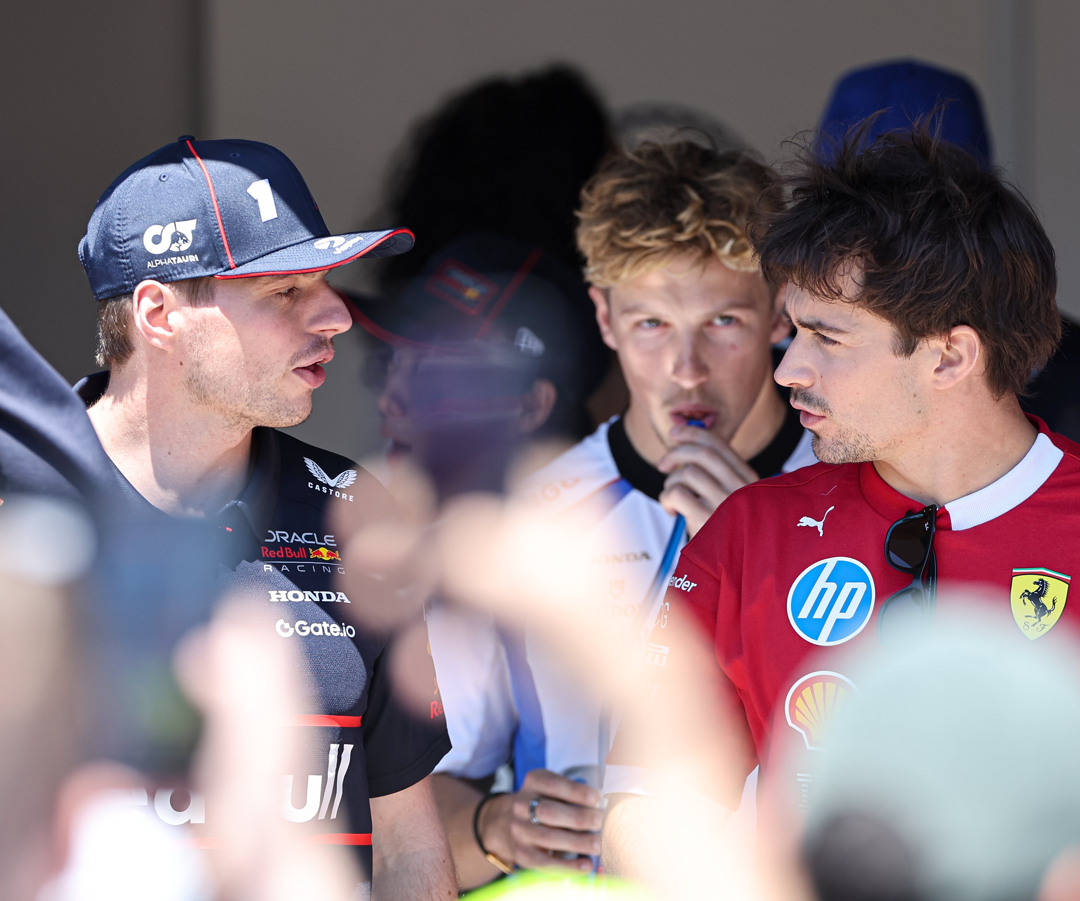 雷诺车队逆转梅赛德斯,维斯塔潘带队取胜 雷诺车队逆转梅赛德斯,维斯塔潘带队取胜